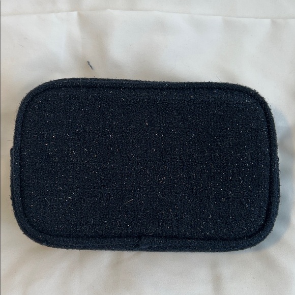 Chanel Beauté Navy Blue Tweed Cosmetic Pouch - Gold VIP Gift NEW in Box - Picture 3 of 10